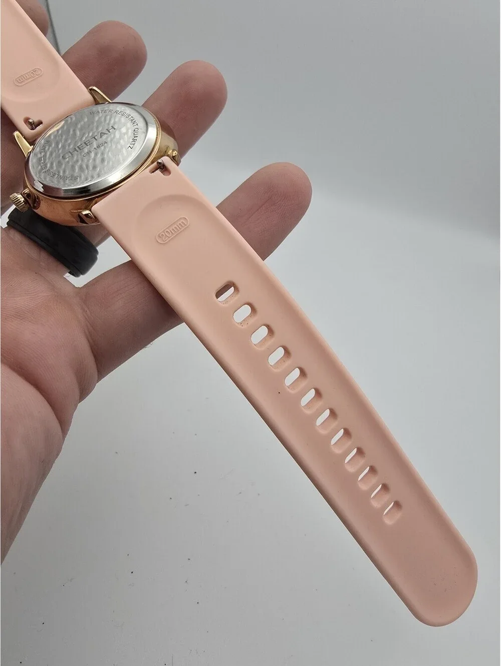 CHEETAH Quartz Analog Watch Gold Tone SS Case White Dial Pink Silicone Strap 30m